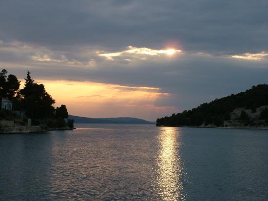 image096